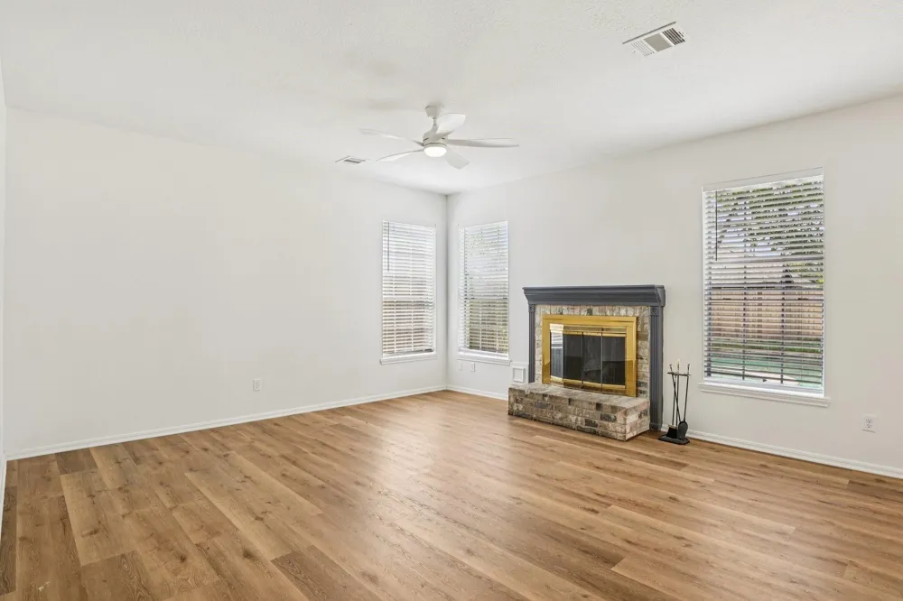1808 Mission Circle Friendswood, TX 77546