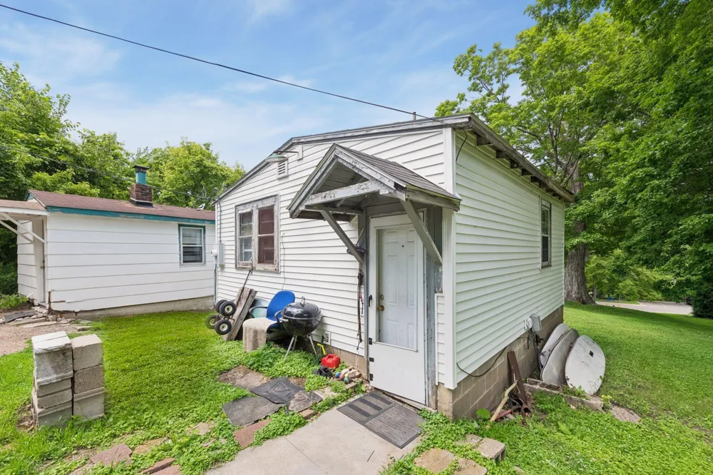 4365 Warren Avenue Spring Park, MN 55384