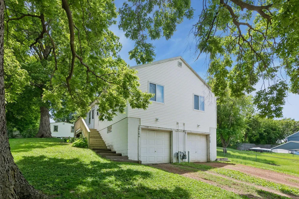 4365 Warren Avenue Spring Park, MN 55384