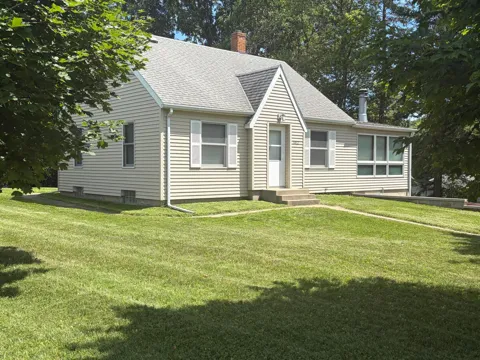 1412 Highway 71 NE