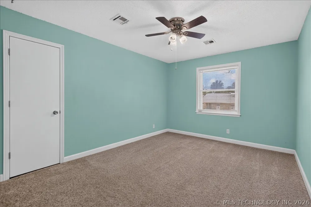 5821 Harvard Drive Bartlesville, OK 74006