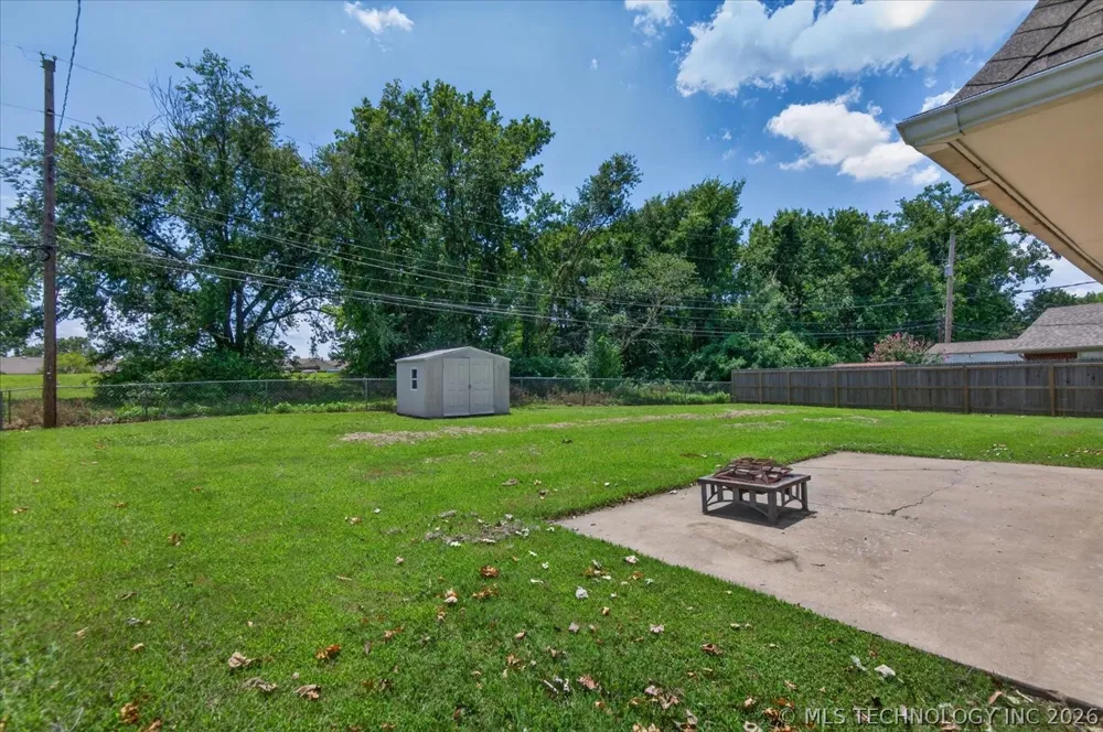 5821 Harvard Drive Bartlesville, OK 74006