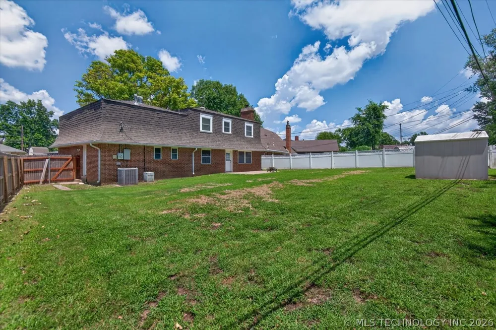 5821 Harvard Drive Bartlesville, OK 74006
