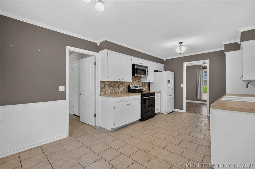 5821 Harvard Drive Bartlesville, OK 74006