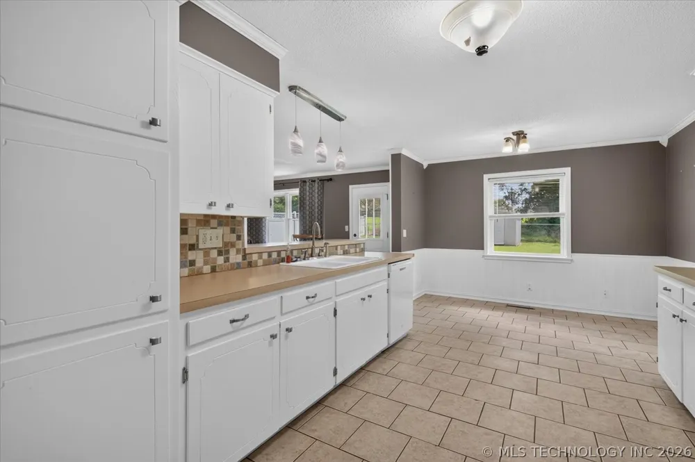 5821 Harvard Drive Bartlesville, OK 74006