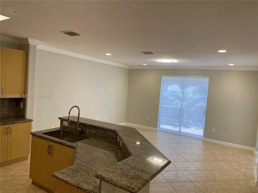 15431 SW 39th Ter Miami, FL 33185