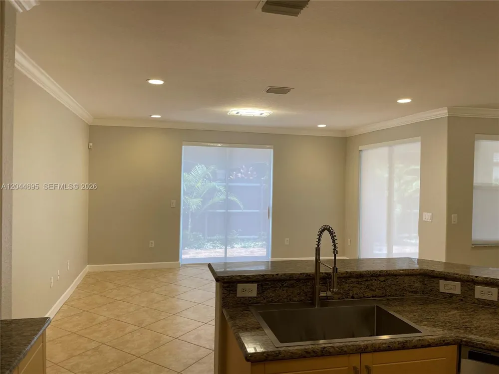 15431 SW 39th Ter Miami, FL 33185