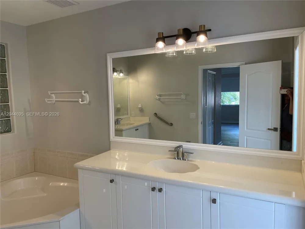 15431 SW 39th Ter Miami, FL 33185