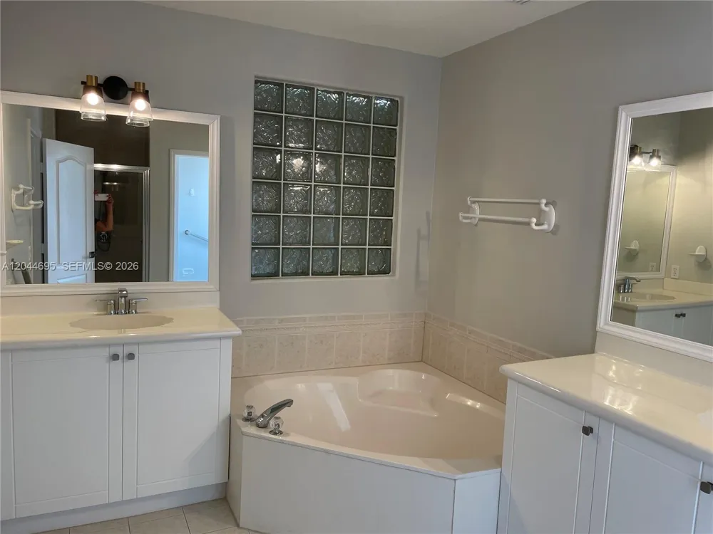 15431 SW 39th Ter Miami, FL 33185