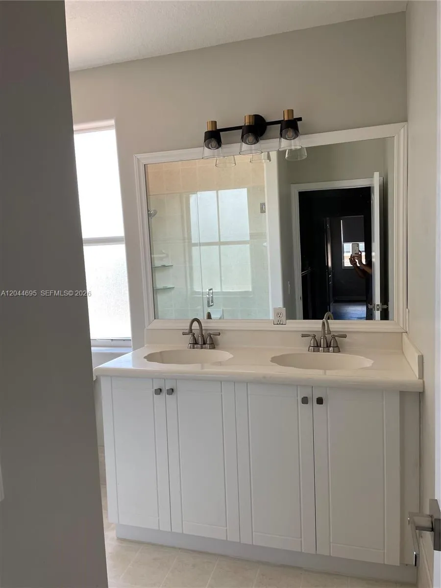 15431 SW 39th Ter Miami, FL 33185