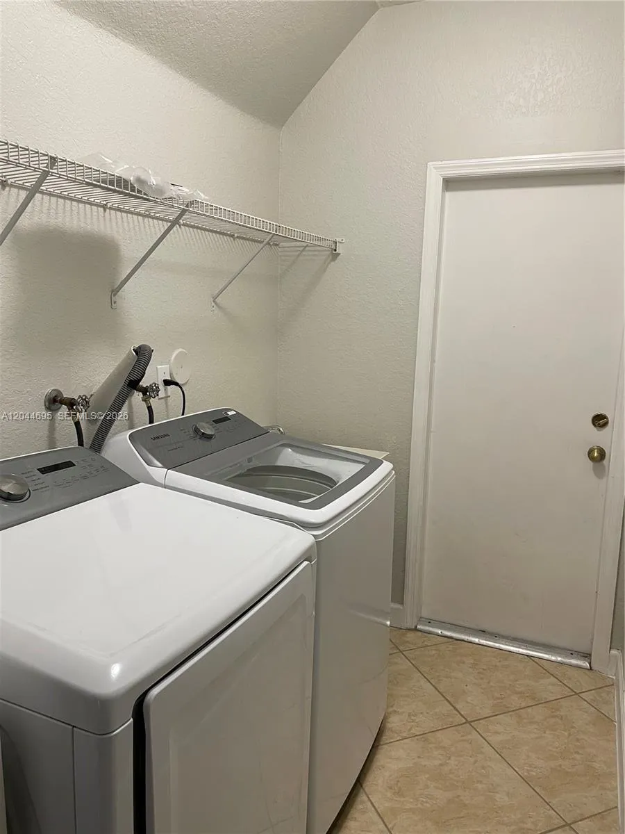 15431 SW 39th Ter Miami, FL 33185