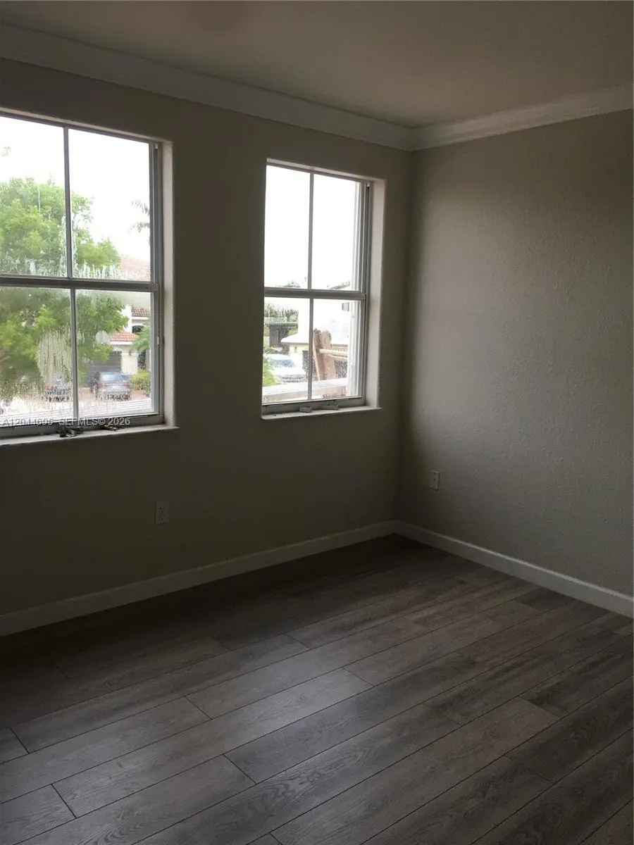 15431 SW 39th Ter Miami, FL 33185