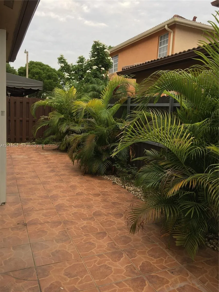 15431 SW 39th Ter Miami, FL 33185