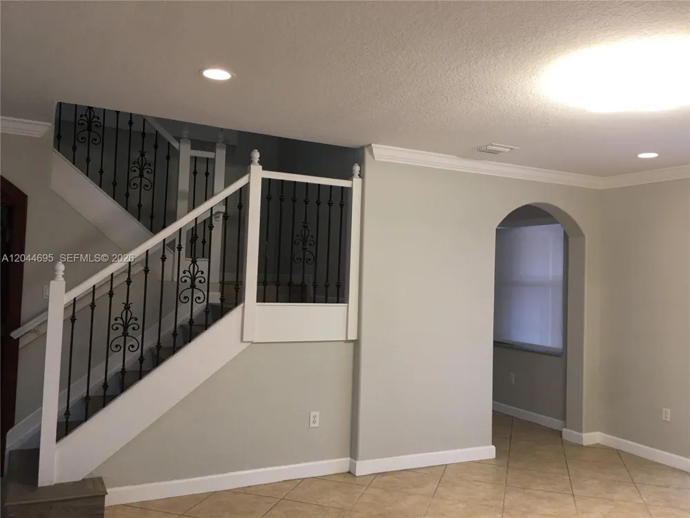 15431 SW 39th Ter Miami, FL 33185