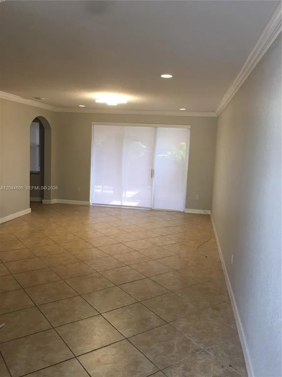 15431 SW 39th Ter Miami, FL 33185