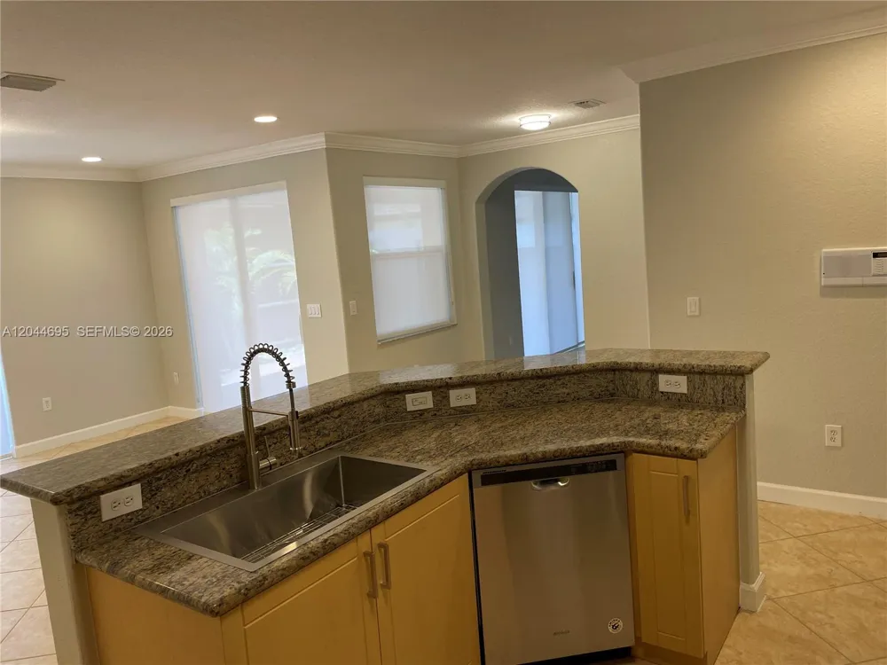 15431 SW 39th Ter Miami, FL 33185