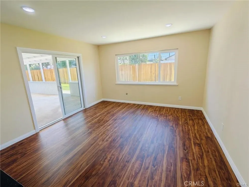 7630 Minstrel Los Angeles, CA 91304