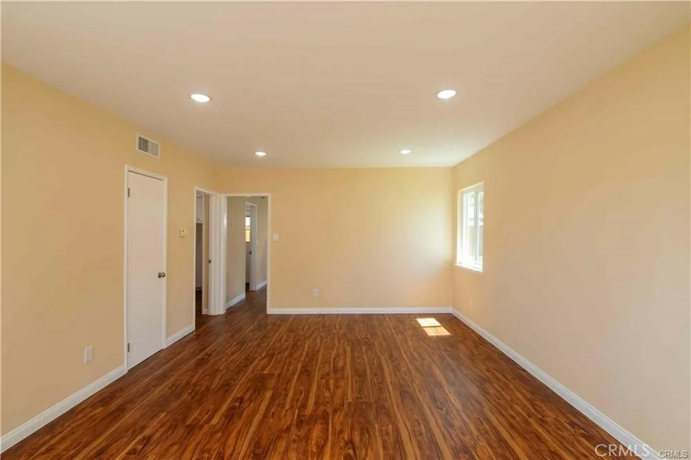7630 Minstrel Los Angeles, CA 91304