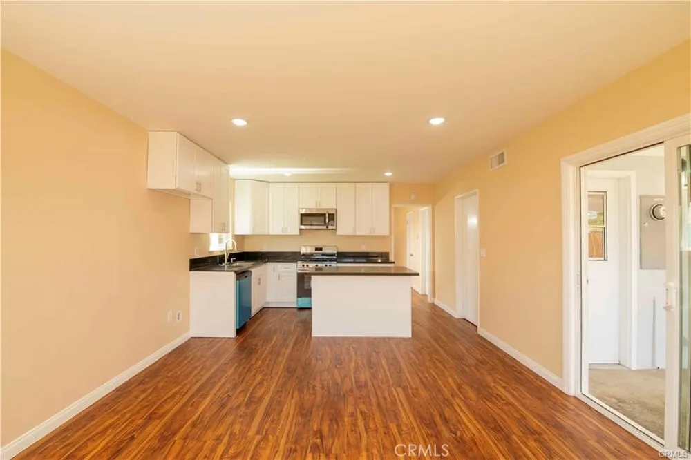 7630 Minstrel Los Angeles, CA 91304