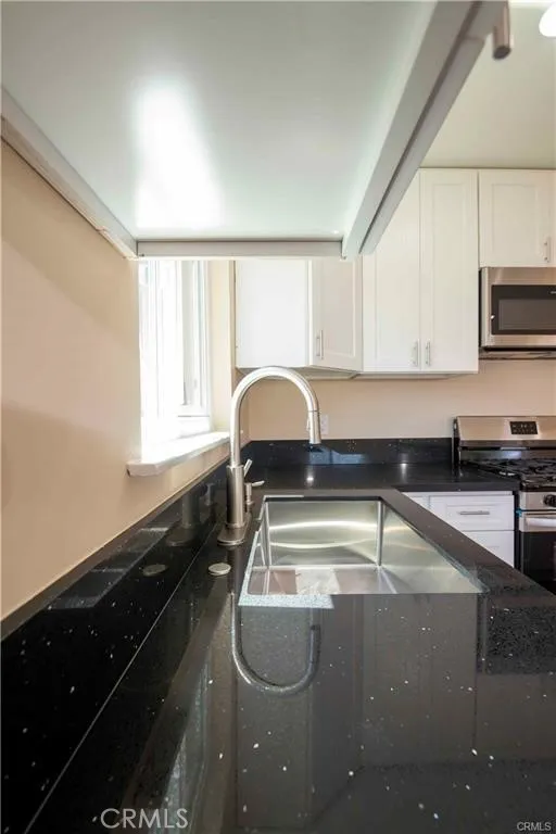 7630 Minstrel Los Angeles, CA 91304