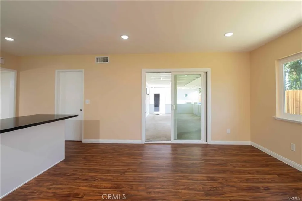 7630 Minstrel Los Angeles, CA 91304