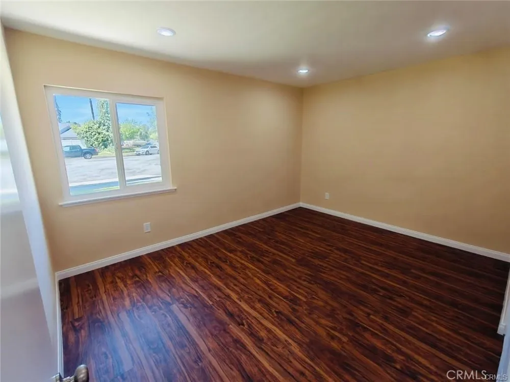 7630 Minstrel Los Angeles, CA 91304