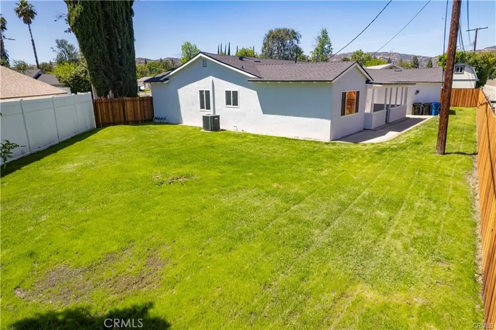 7630 Minstrel Los Angeles, CA 91304