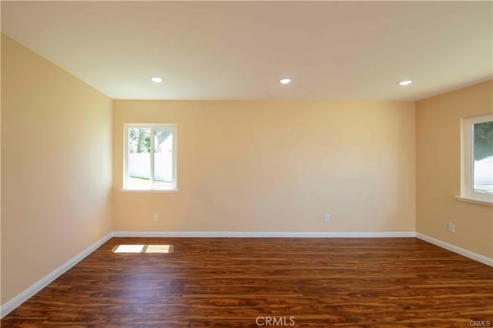 7630 Minstrel Los Angeles, CA 91304
