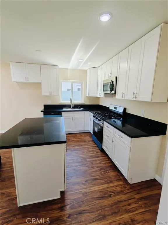 7630 Minstrel Los Angeles, CA 91304