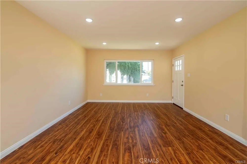 7630 Minstrel Los Angeles, CA 91304