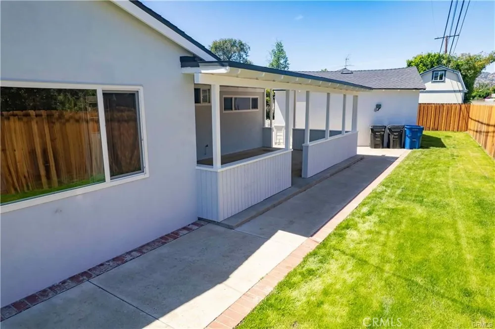 7630 Minstrel Los Angeles, CA 91304