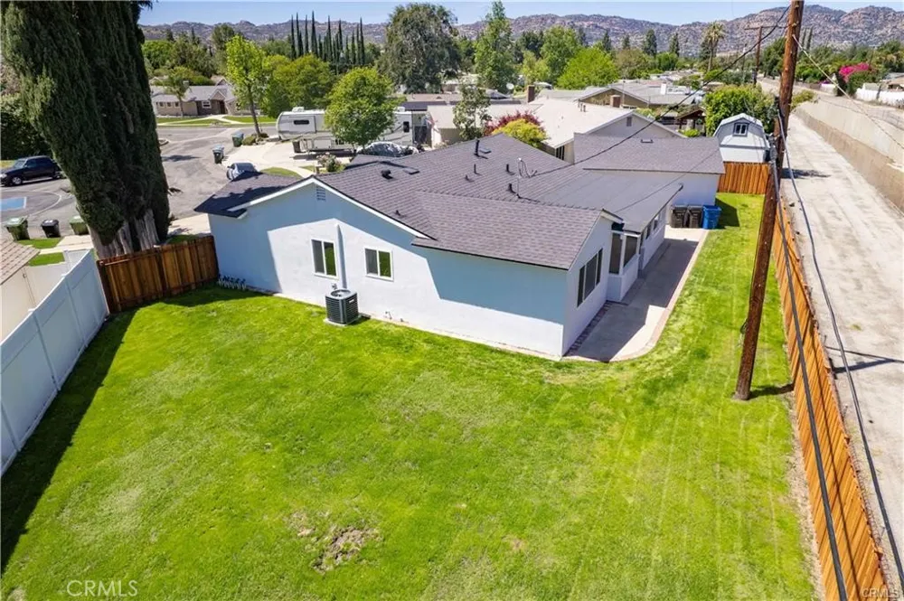 7630 Minstrel Los Angeles, CA 91304