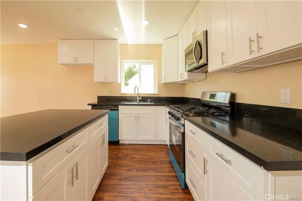 7630 Minstrel Los Angeles, CA 91304