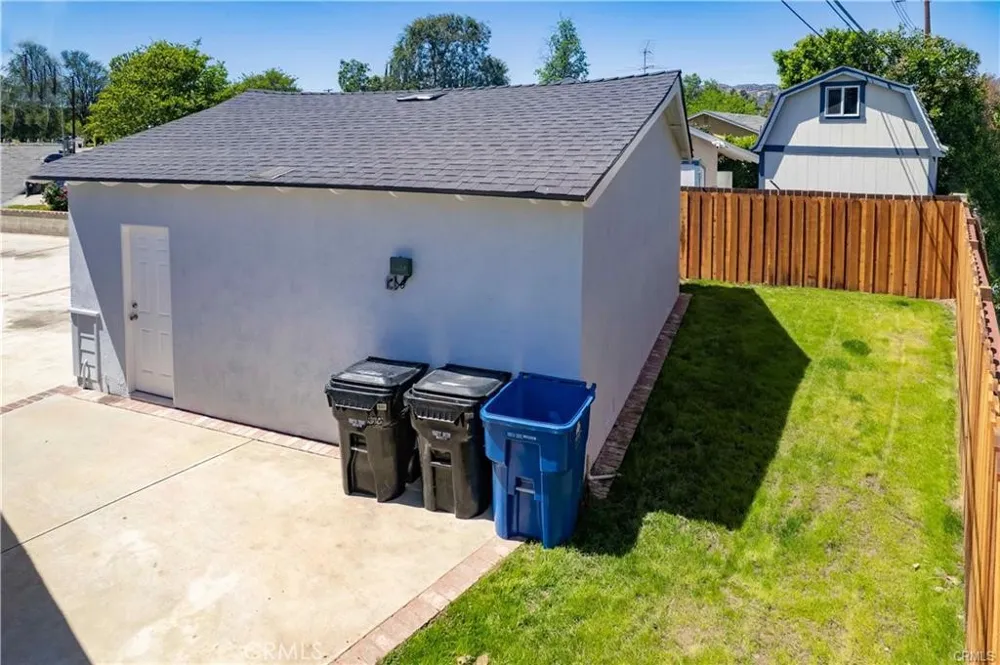 7630 Minstrel Los Angeles, CA 91304