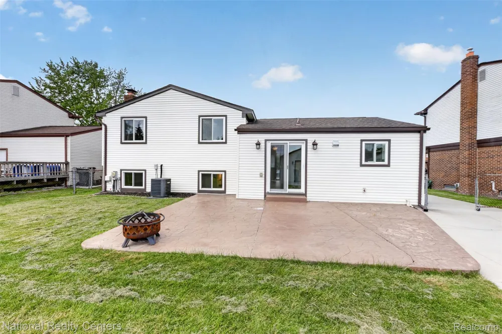 40014 Eagle Drive Sterling Heights City, MI 48310