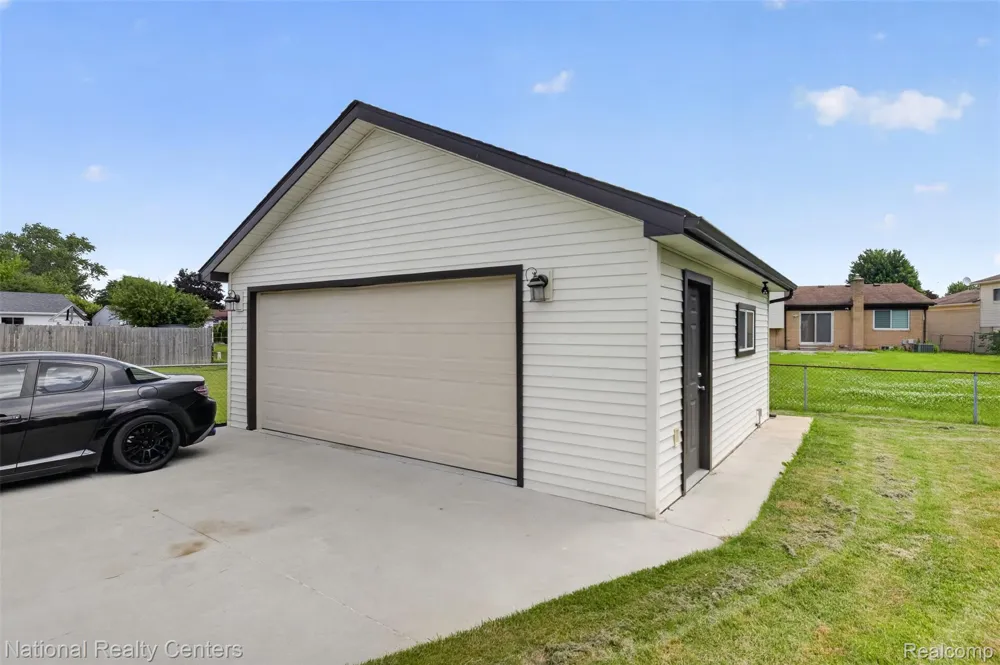 40014 Eagle Drive Sterling Heights City, MI 48310
