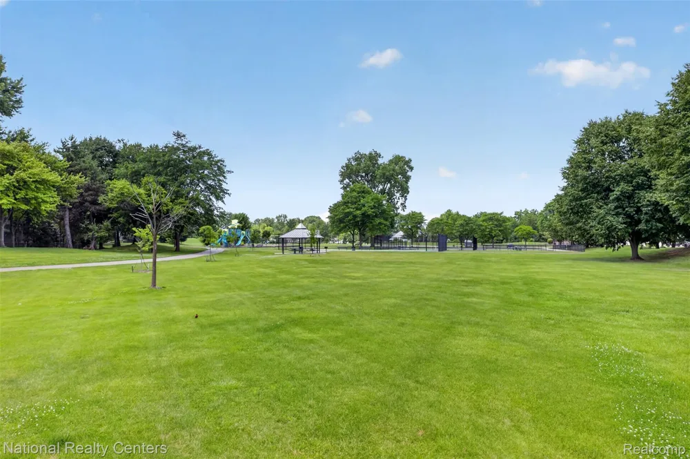 40014 Eagle Drive Sterling Heights City, MI 48310