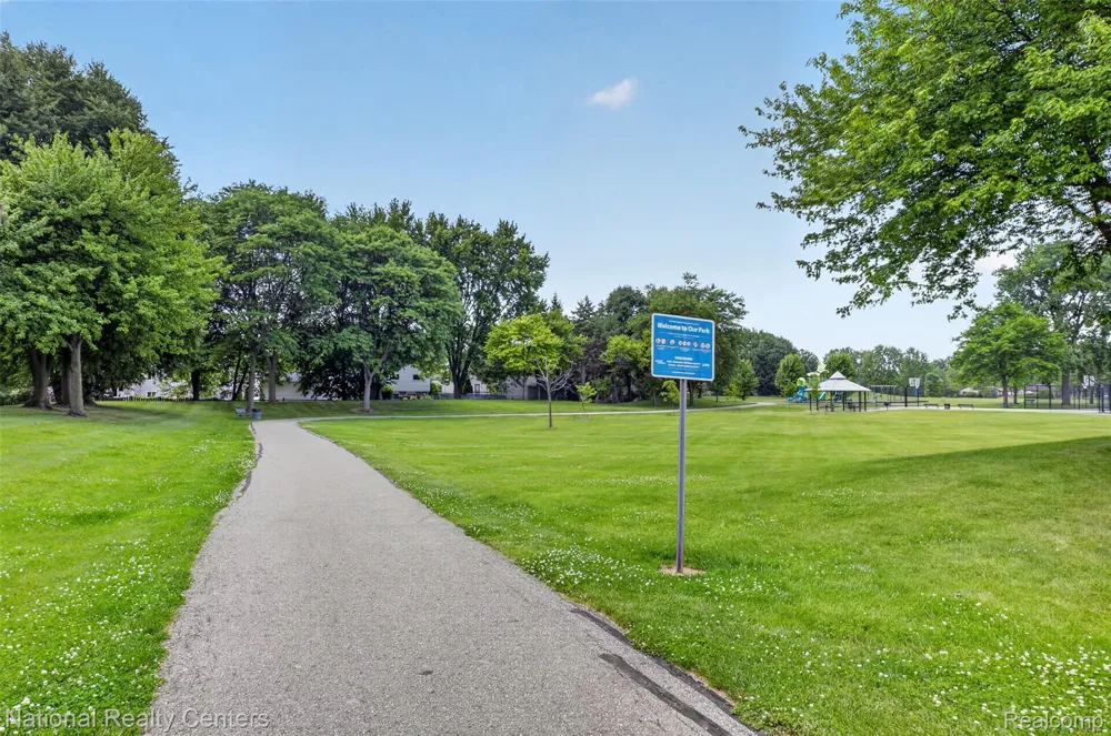 40014 Eagle Drive Sterling Heights City, MI 48310