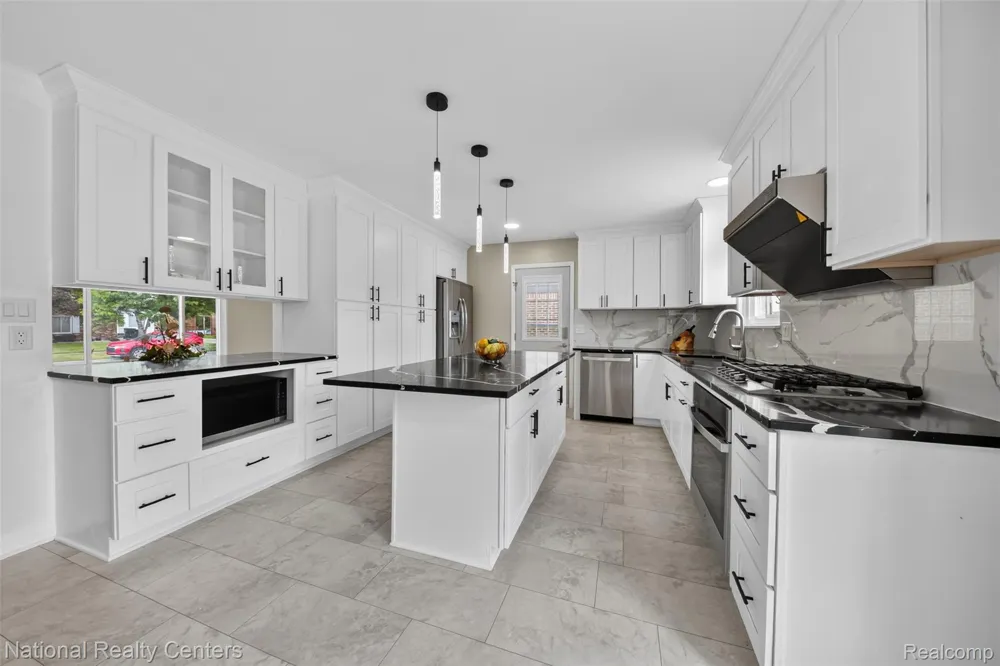 40014 Eagle Drive Sterling Heights City, MI 48310