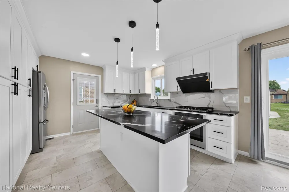 40014 Eagle Drive Sterling Heights City, MI 48310