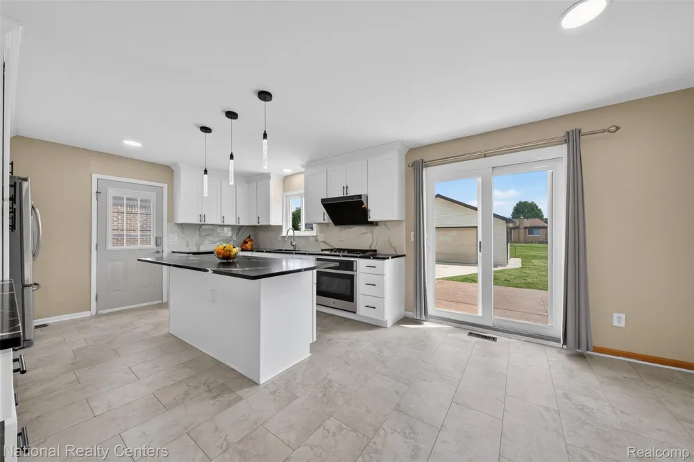 40014 Eagle Drive Sterling Heights City, MI 48310