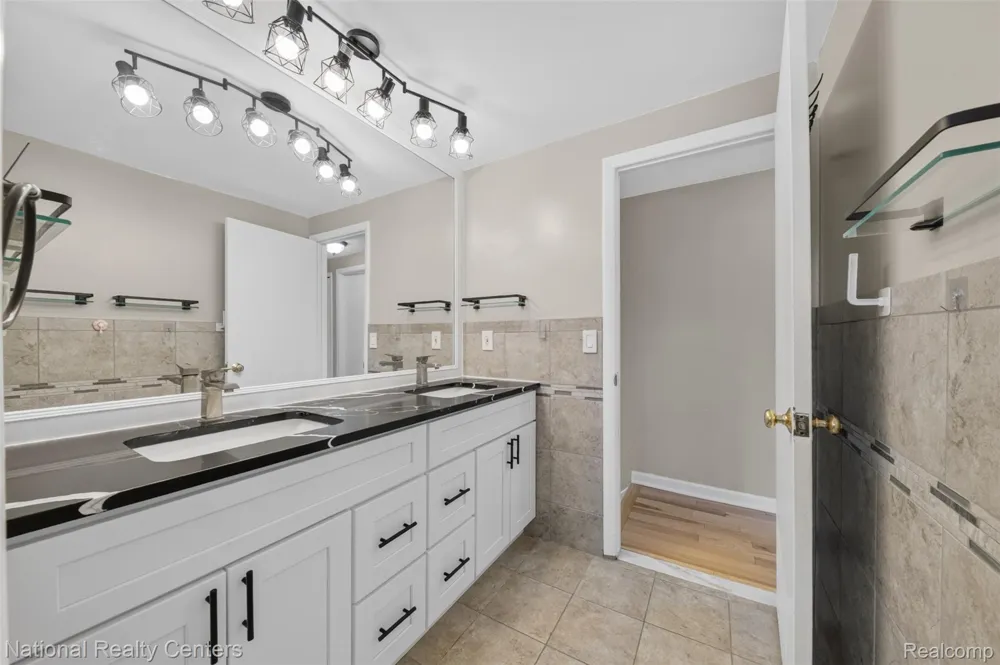 40014 Eagle Drive Sterling Heights City, MI 48310