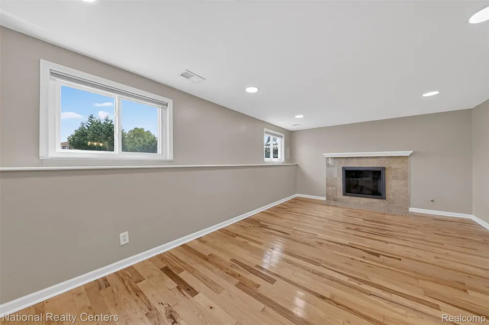 40014 Eagle Drive Sterling Heights City, MI 48310