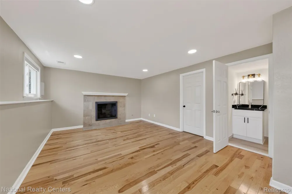 40014 Eagle Drive Sterling Heights City, MI 48310