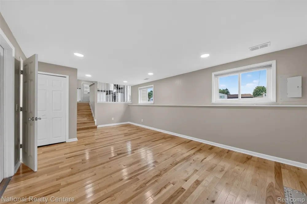 40014 Eagle Drive Sterling Heights City, MI 48310
