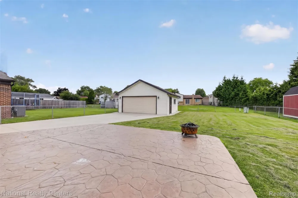 40014 Eagle Drive Sterling Heights City, MI 48310