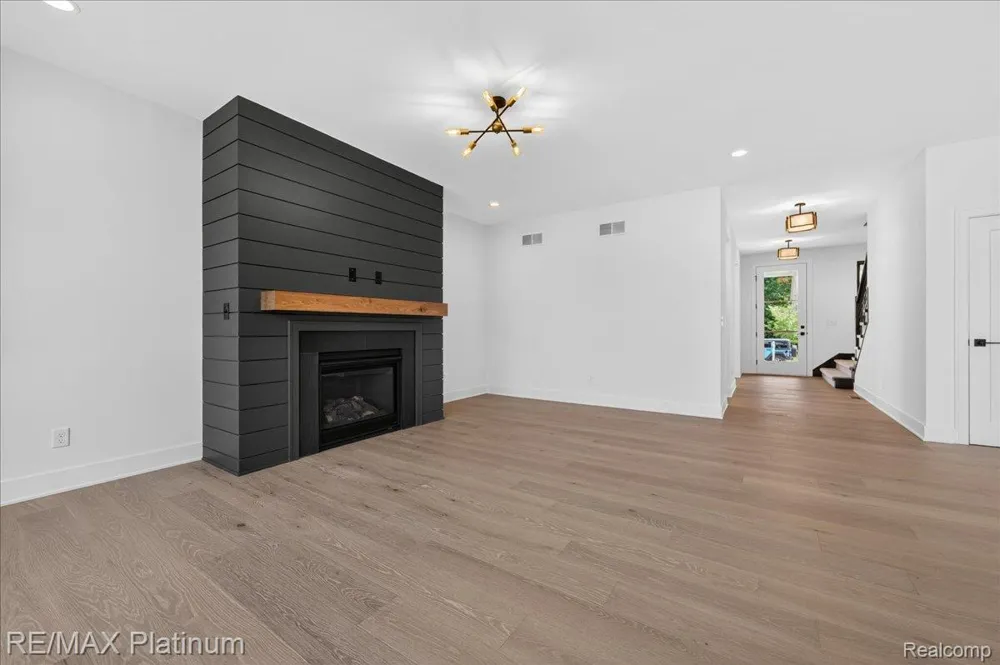 1309 Walloon Way Orion Charter Township, MI 48360