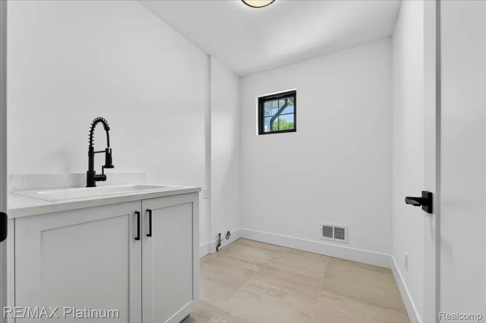 1309 Walloon Way Orion Charter Township, MI 48360