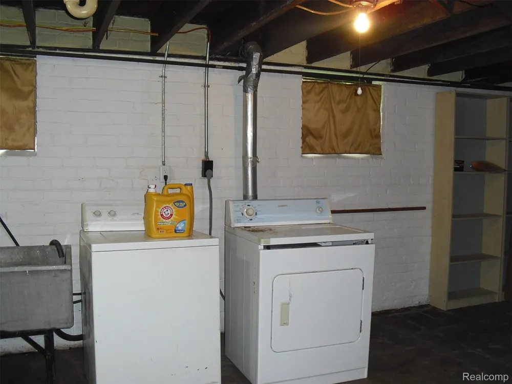 887 SAINT CLAIR  LOWER STREET Grosse Pointe City, MI 48230