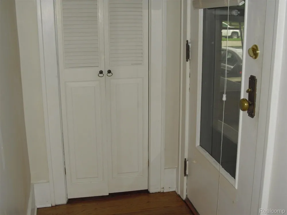 887 SAINT CLAIR  LOWER STREET Grosse Pointe City, MI 48230
